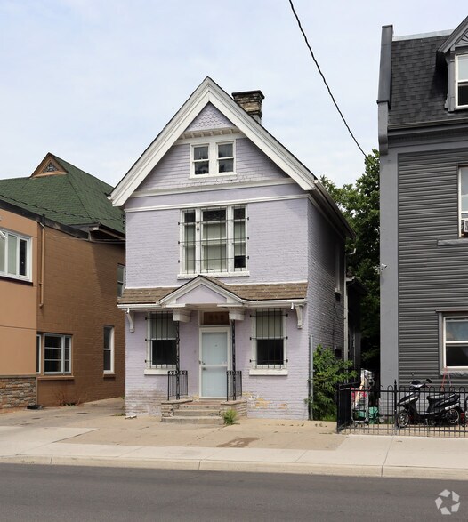 More Photos Of 532 Dundas St, London Storefront Retail Office For Sale