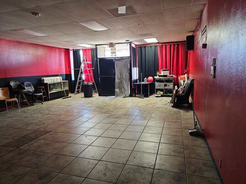 More Photos Of 953 E Sahara Ave, Las Vegas Storefront For Sale