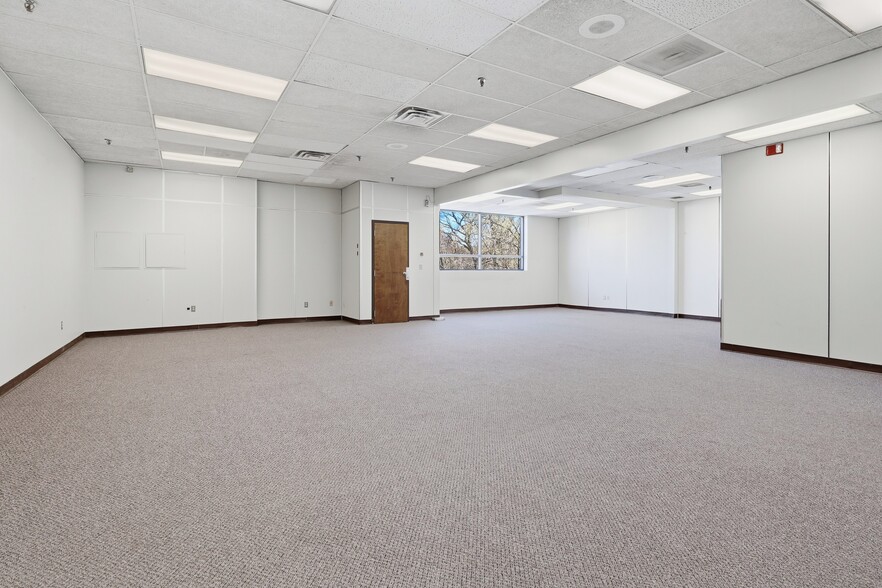 More Photos Of 562 Captain Neville Dr, Waterbury Manufacturing For Lease