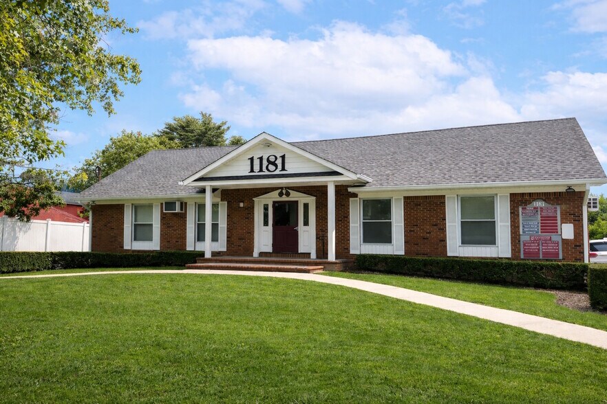 Primary Photo Of 1181 Old Country Rd, Plainview Medical For Lease