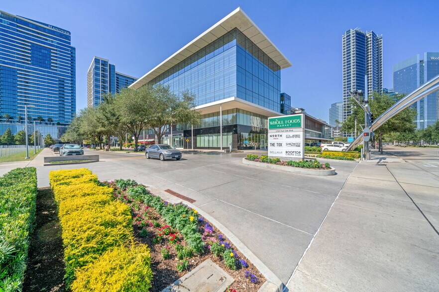 More Photos Of 1700 Post Oak Blvd, Houston General Retail For Lease