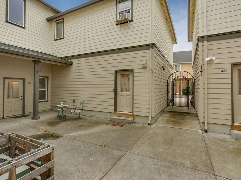 More Photos Of 1647 NE Market Dr, Fairview Apartments For Sale