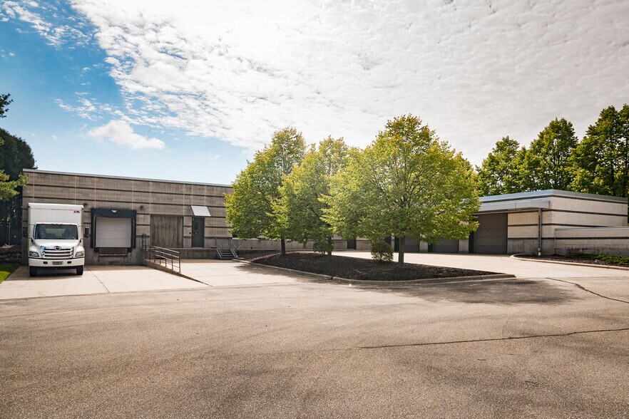 More Photos Of 8310 Excelsior Dr, Madison Unknown For Lease