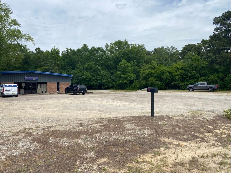 More Photos Of 1573 S Lake Dr, Lexington Showroom For Sale