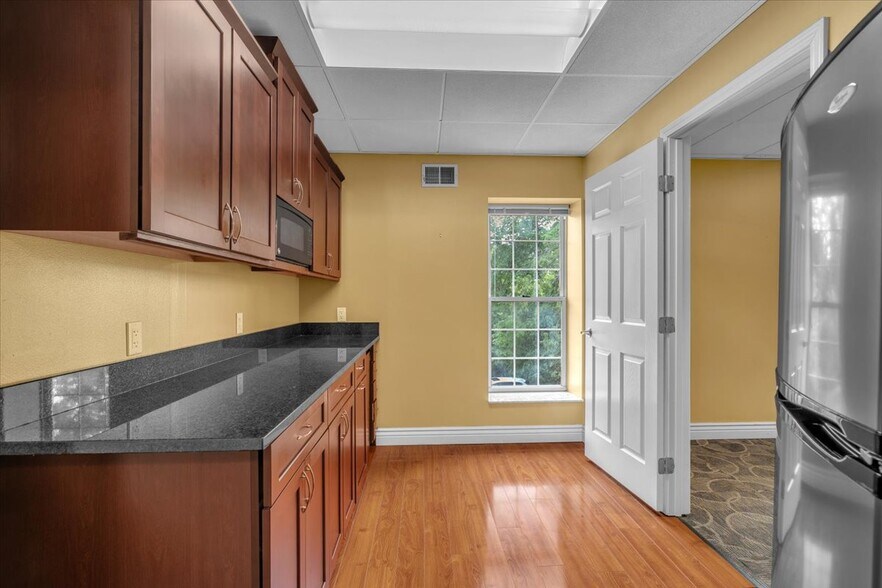 More Photos Of 1108 Ohio River Blvd, Sewickley Office For Sale