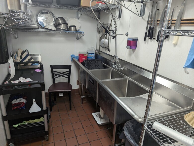 More Photos Of 267 S Black Horse Pike, Mount Ephraim General Retail For Sale