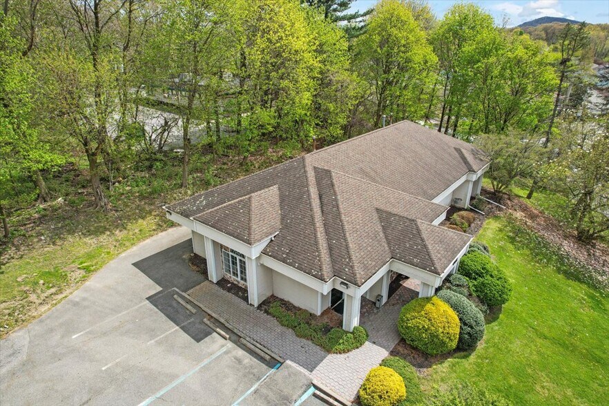 More Photos Of 468 Gidney Ave, Newburgh Medical For Sale
