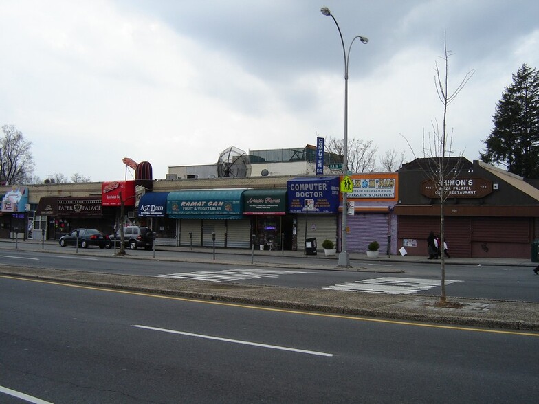 Primary Photo Of 71-24-71-46 Main St, Flushing Storefront For Sale