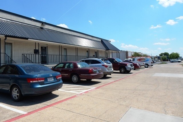 More Photos Of 3022-3032 Lincoln Ct, Garland Warehouse For Lease