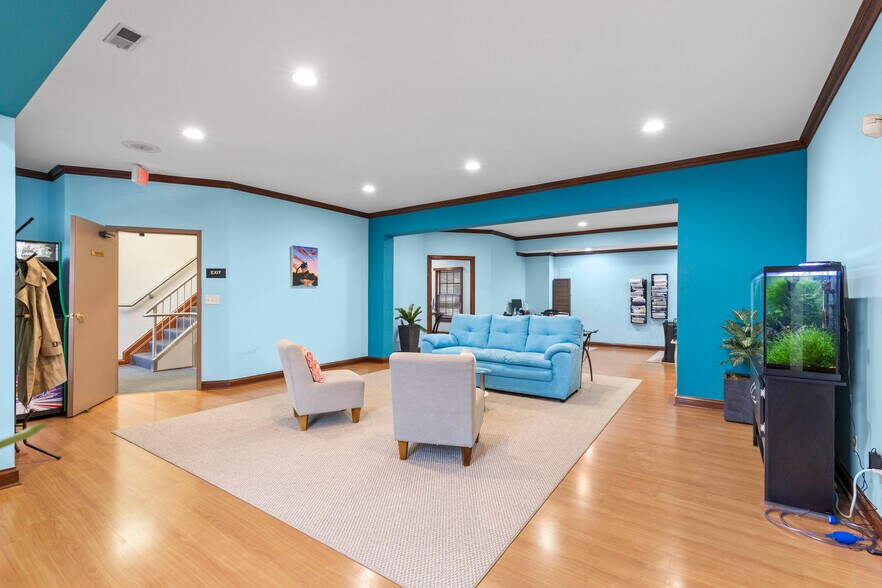 More Photos Of 132 N High St, Gahanna Office For Sale