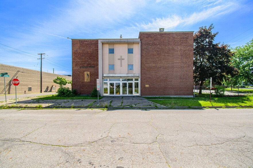 More Photos Of 612 N Michigan Ave, Saginaw Religious Facility For Sale