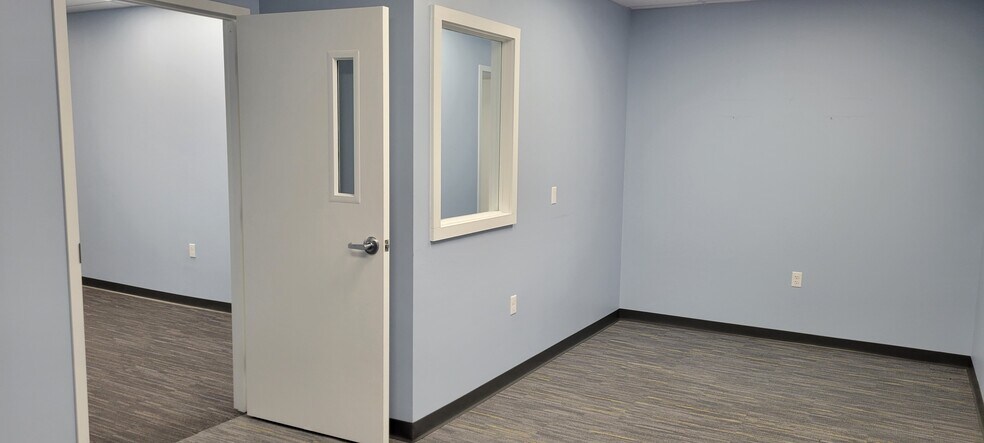 More Photos Of 120 Lambert Lind Hwy, Warwick Storefront Retail Office For Lease