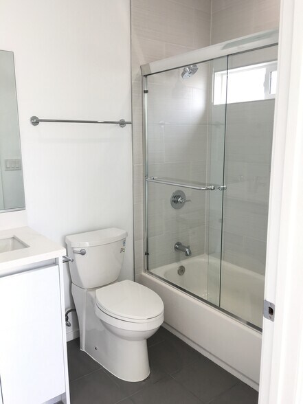 More Photos Of 1221-1223 1/2 N Kenmore Ave, Los Angeles Apartments For Sale