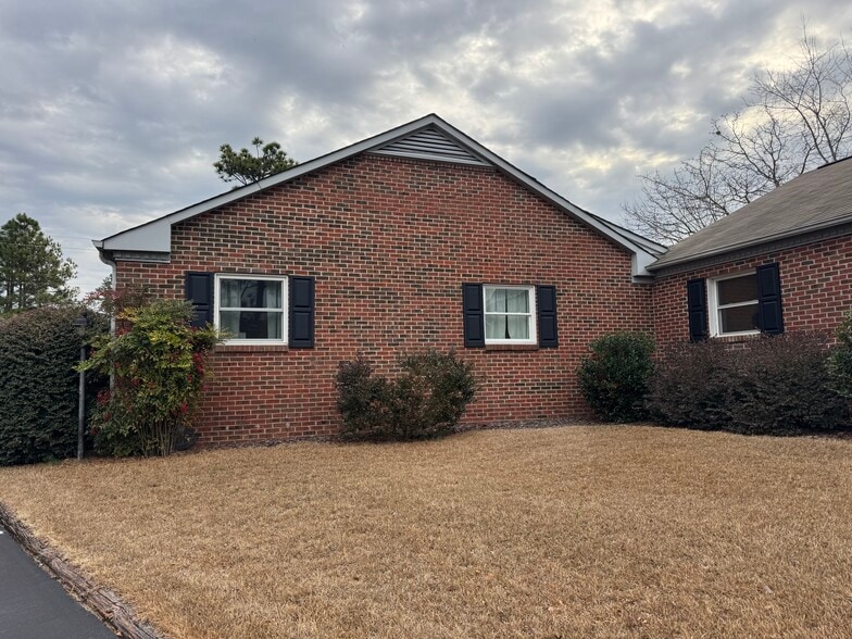 More Photos Of 110 Turner St, Southern Pines Medical For Lease