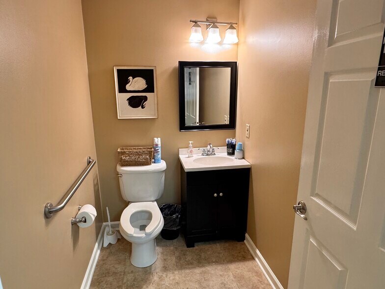 More Photos Of 471 S Main St, Cleveland Office For Sale