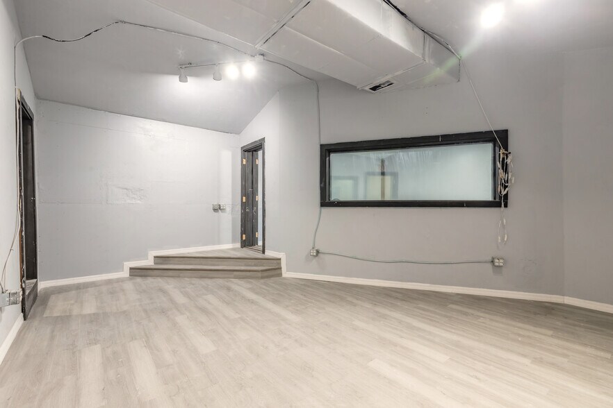 More Photos Of 529 Ridgewood Ave, Daytona Beach Freestanding For Lease