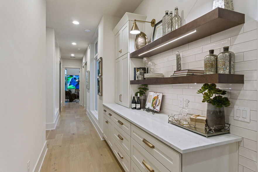 More Photos Of 7505 E US Highway 290, Johnson City Flex For Sale