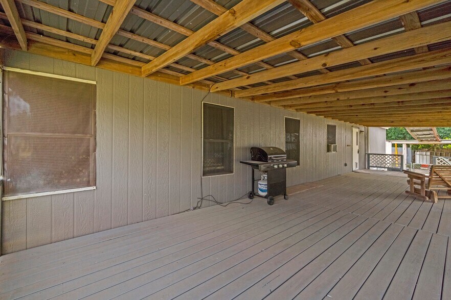 More Photos Of 3318 SH-146S, Livingston Mixed Retail For Sale