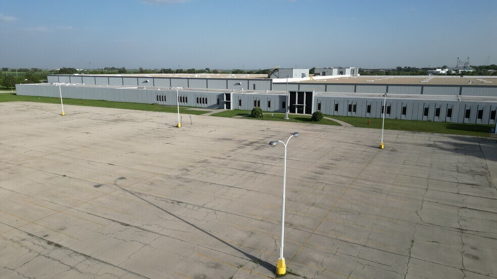 More Photos Of 801 N Union St, Dwight Manufacturing For Lease