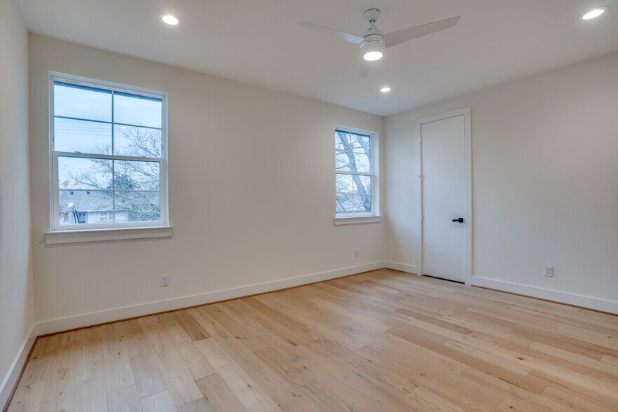 More Photos Of 421/423 Wayne, Dallas Apartments For Sale