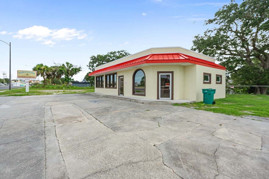 More Photos Of 2543 S Harbor City Blvd, Melbourne General Retail For Lease