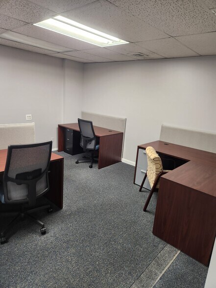 More Photos Of 515 Hempstead Tpke, West Hempstead Office For Lease