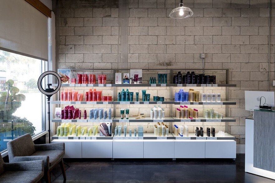 More Photos Of 3325-3327 NE 32nd St, Fort Lauderdale Storefront Retail Office For Sale