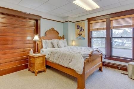 More Photos Of 707 NE 5th St, McMinnville Office For Sale