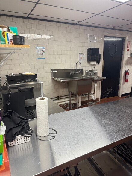 More Photos Of 32400 Geneva Rd, Salem General Retail For Sale