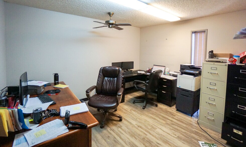 More Photos Of 1500 Chisholm Trail Rd, Round Rock Warehouse For Lease