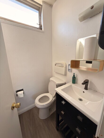 More Photos Of 1126 N Flower St, Santa Ana Medical For Sale