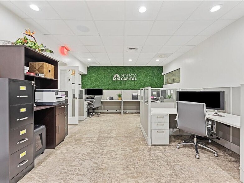 More Photos Of 2295 NW Corporate Blvd, Boca Raton Office Residential For Lease