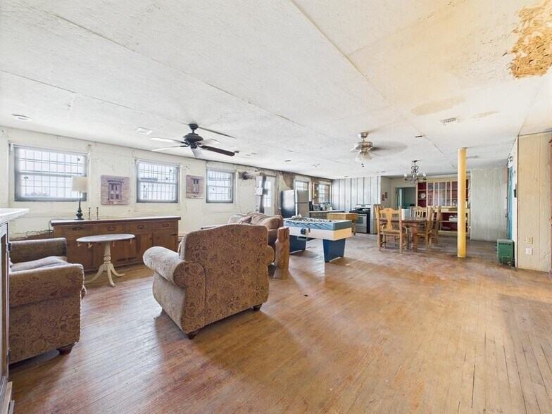 More Photos Of 236 S Oak St, Pecos Storefront For Sale