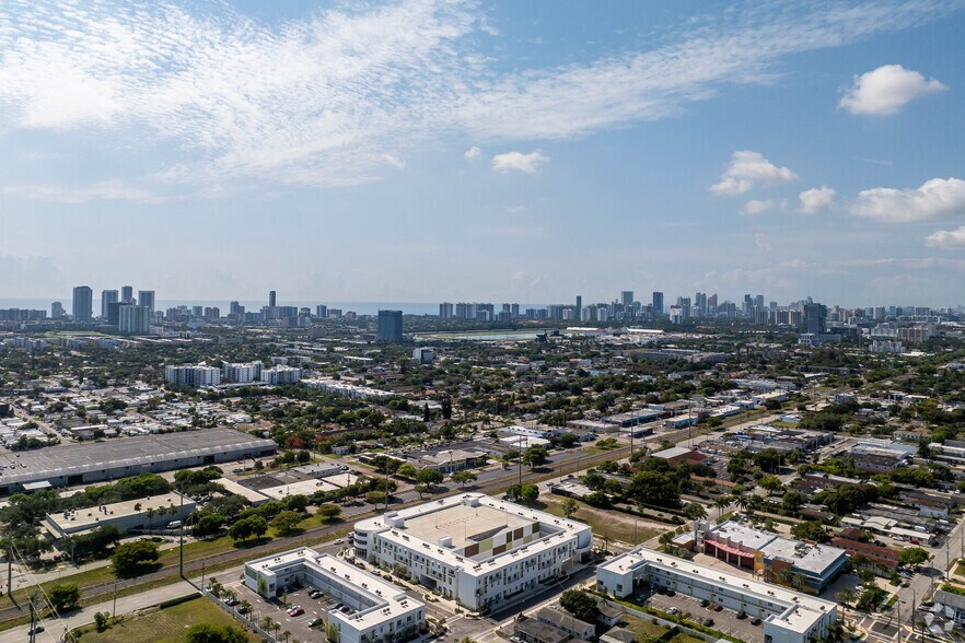 More Photos Of 500 N Dixie Hwy, Hallandale Beach Medical For Lease