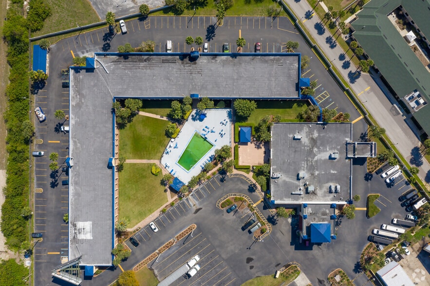 More Photos Of 9301 S Orange Blossom Trl, Orlando Hotel For Sale