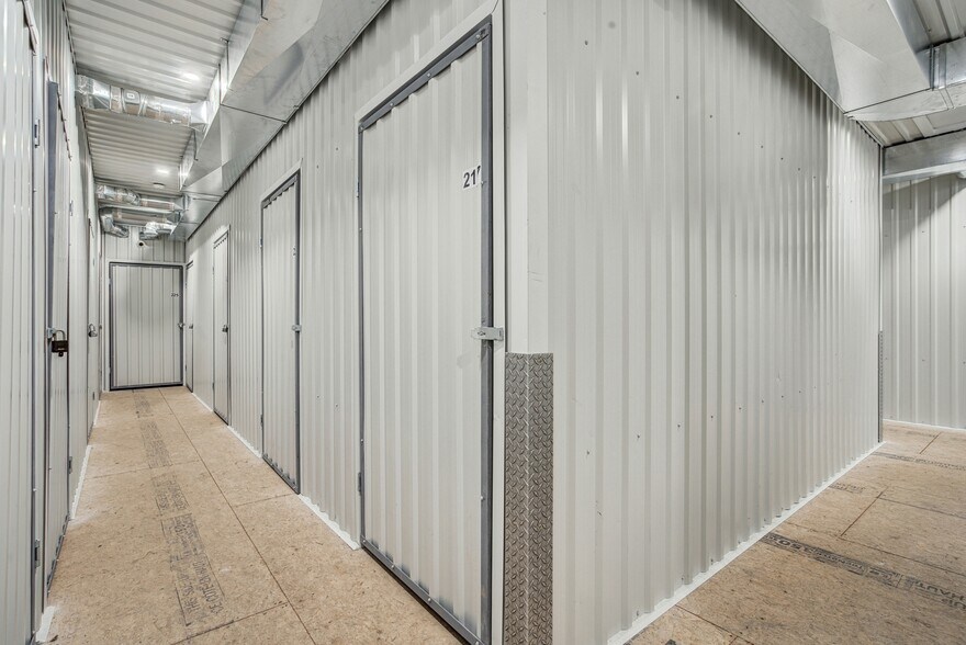 More Photos Of 1550-1560 Rue Michelin, Laval Self Storage For Sale