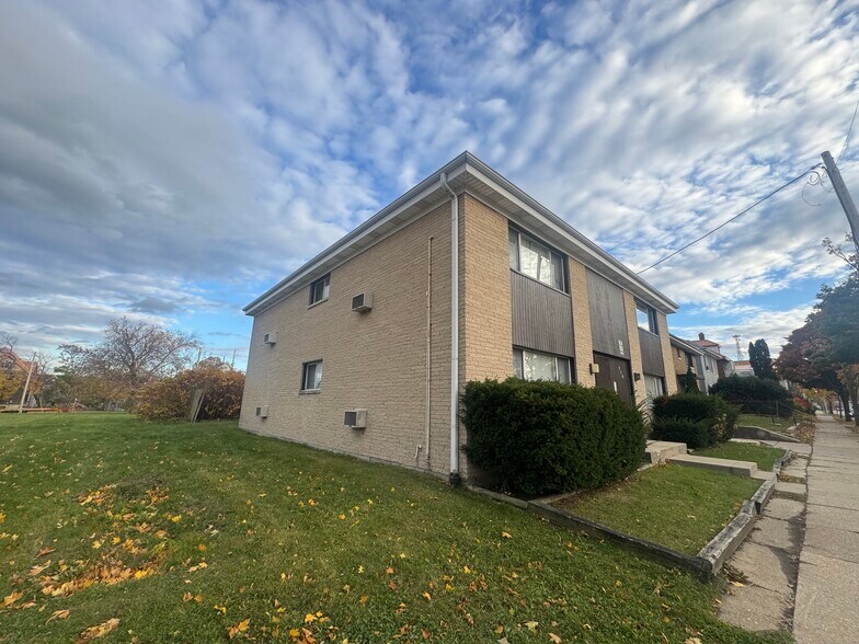 More Photos Of 944 N 20th St, Milwaukee Apartments For Sale