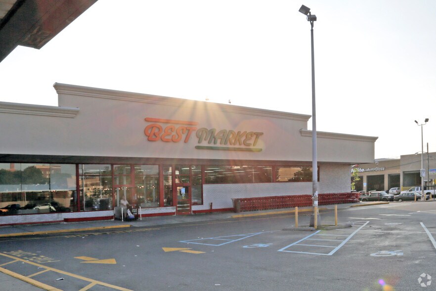 More Photos Of 19-30-19-50 37th St, Astoria General Retail For Lease