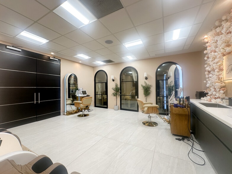 More Photos Of 7225 Melrose Ave, Los Angeles Medical For Lease