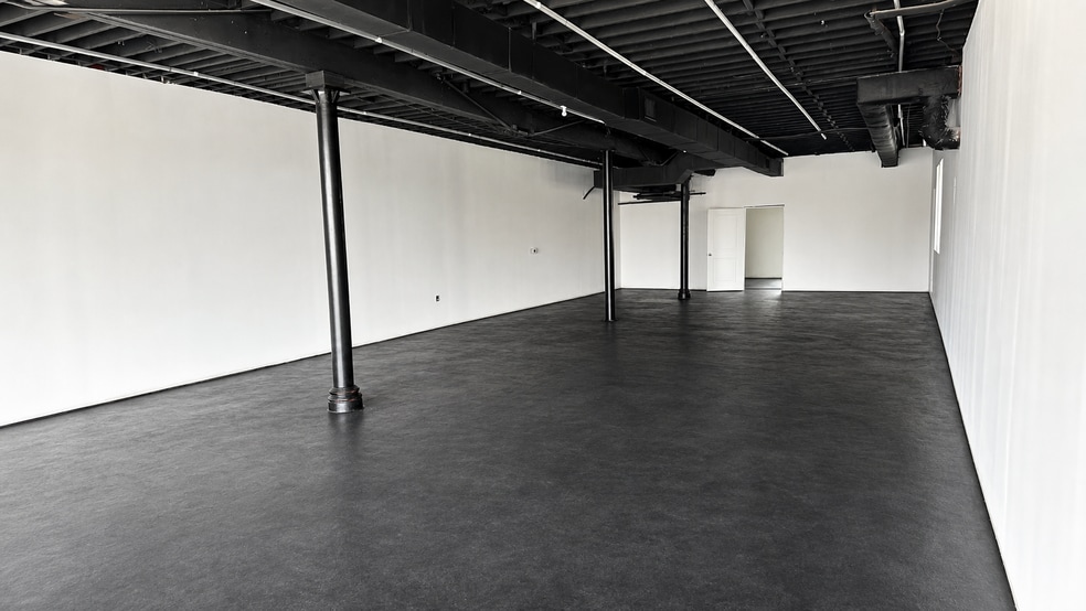 More Photos Of 211-215 E Hutchison St, San Marcos Storefront Retail Office For Lease