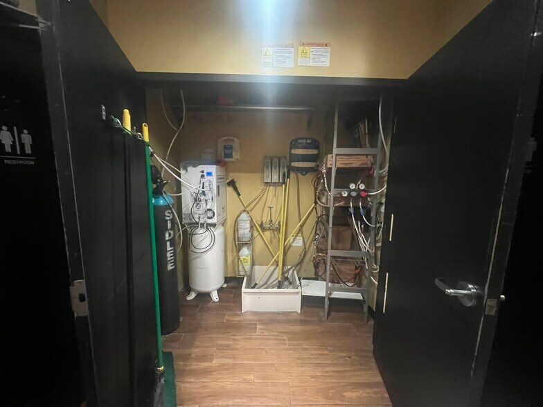 More Photos Of 1530 Mercer University Dr, Macon-Bibb Storefront Retail Office For Lease