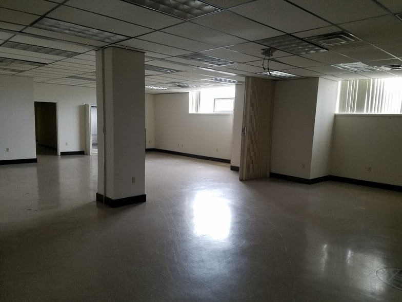 More Photos Of 1661 W Hill St, Louisville Manufacturing For Lease