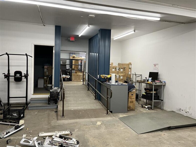 More Photos Of 1623-1635 Chicago Dr SW, Grand Rapids Freestanding For Lease