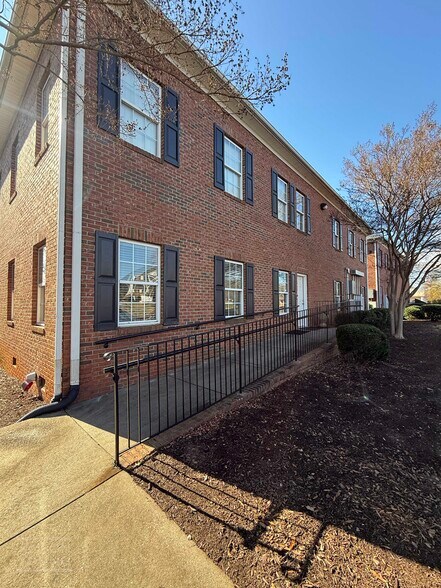 More Photos Of 3443 Pelham Rd, Greenville Office For Lease