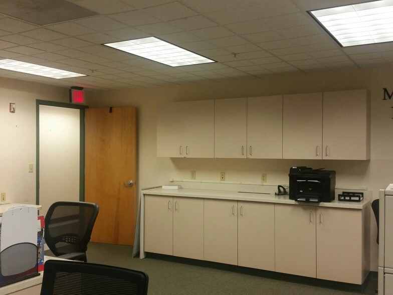 More Photos Of 2002 Medical Pky, Annapolis Hospital For Lease