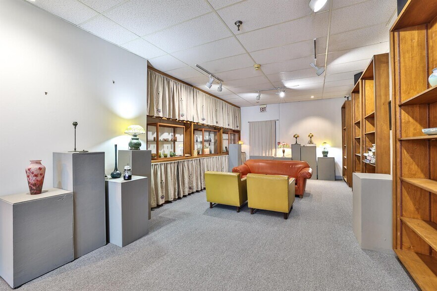 More Photos Of 2029 Madison Rd, Cincinnati Storefront Retail Residential For Sale