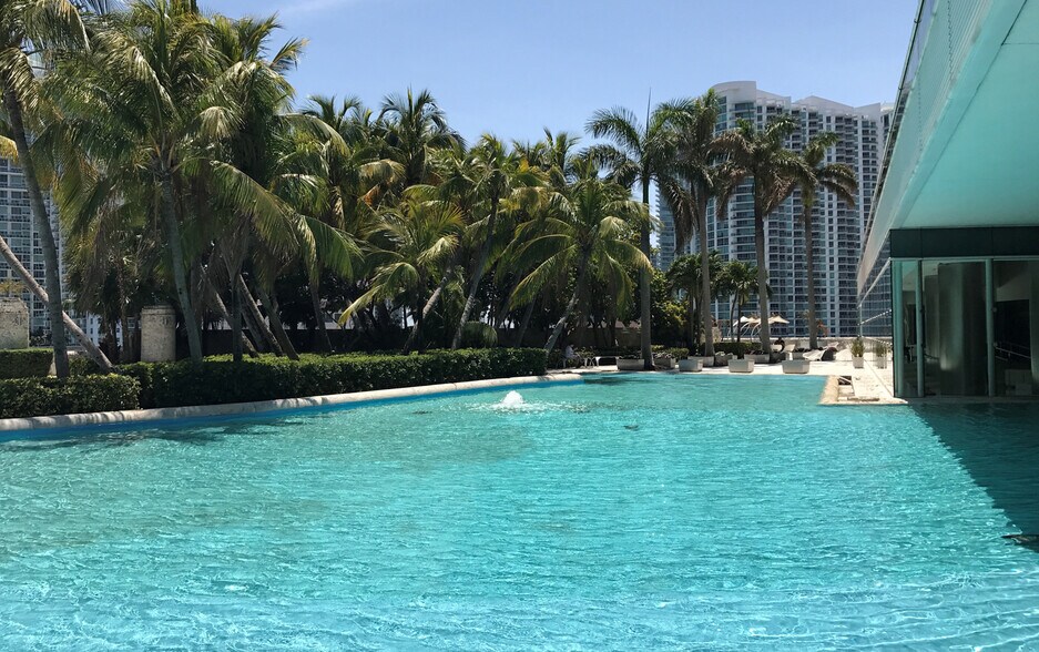 More Photos Of 100 SE 2nd St, Miami Office For Lease