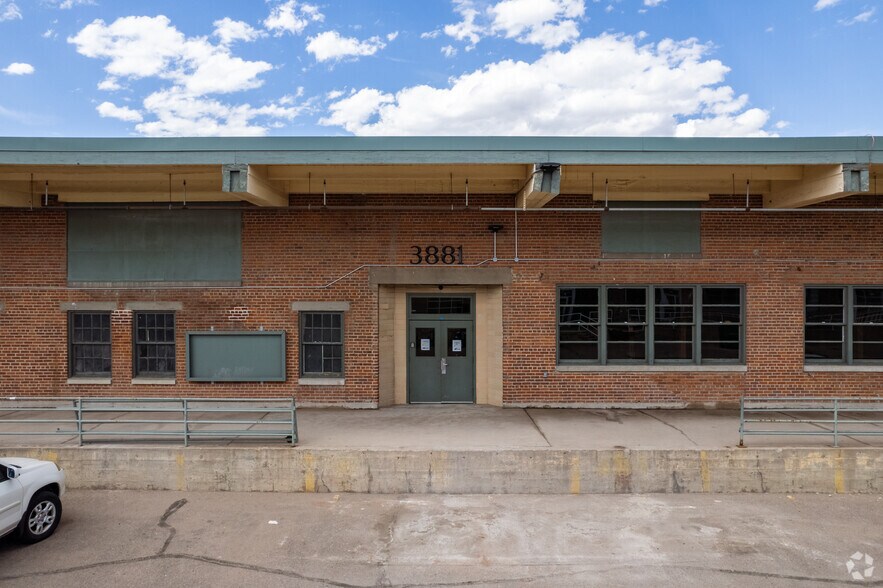 More Photos Of 3857-3893 N Steele St, Denver Flex For Sale
