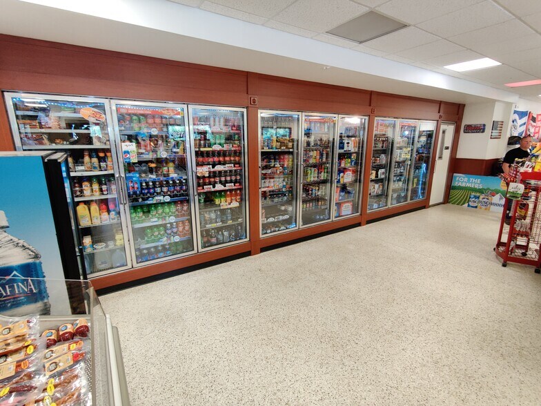 More Photos Of 4521 W Caro Rd, Vassar Convenience Store For Sale