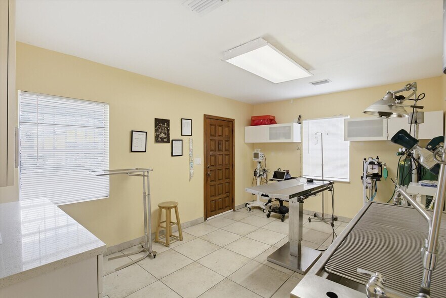 More Photos Of 3240 NW 7th St, Miami Office For Sale